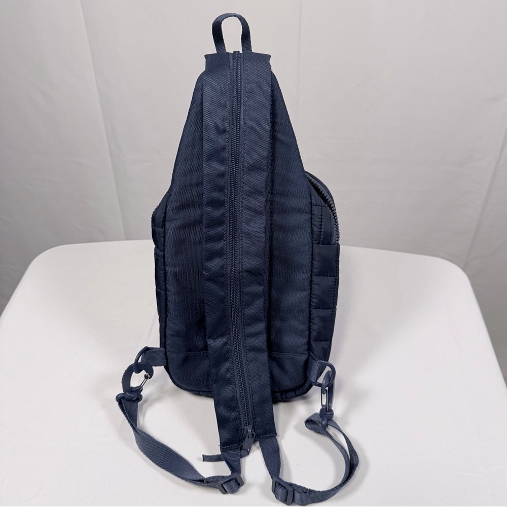 Versatile Reebok Dark Blue Sling Quilted Bag - Picture 3 of 8